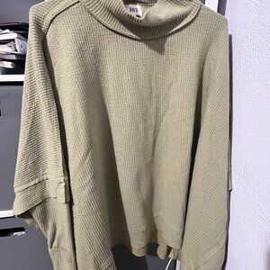 Buckle Black Green pull over shirt